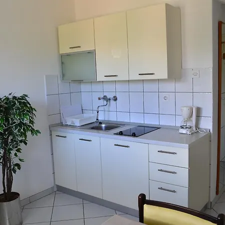 Monfirenzo Ровинь